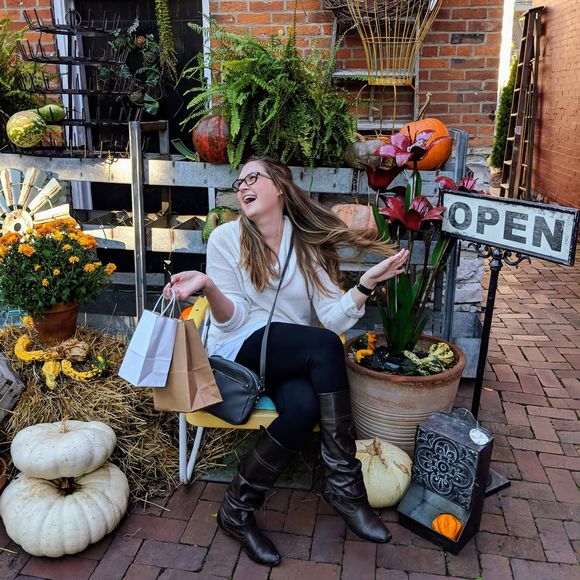 Meet your Posher, Mandi - Picture 1 of 1